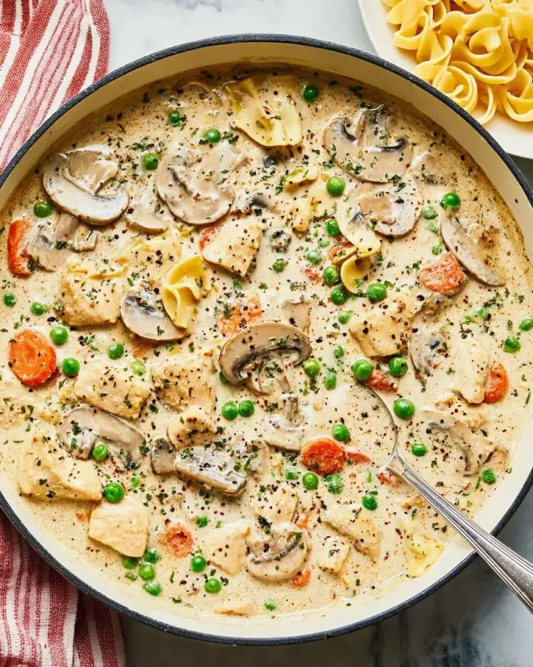 Creamy Chicken à la King with Mushrooms and Vegetables Recipe