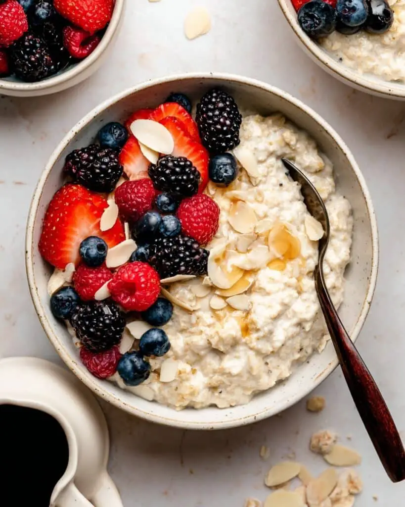 Cottage Cheese Overnight Oats with Fresh Berries and Almonds Recipe