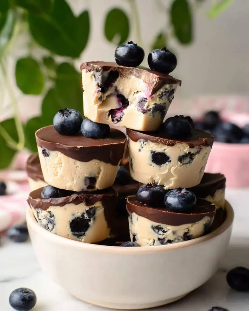 Frozen Yogurt Bites with Blueberries and Dark Chocolate Recipe