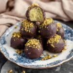 Frozen Pistachio and Date Chocolate Bites Recipe