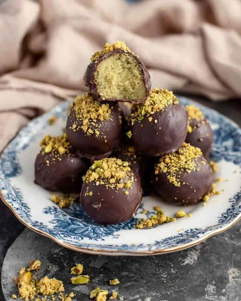 Frozen Pistachio and Date Chocolate Bites Recipe