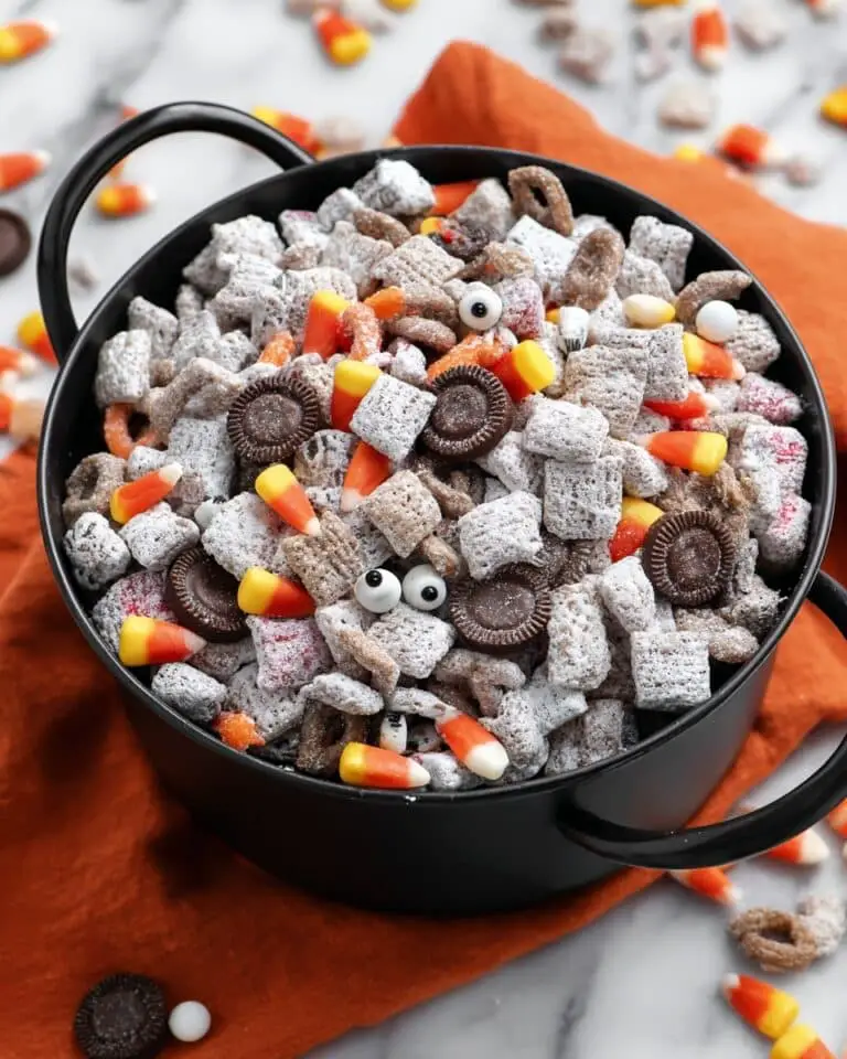 Halloween Muddy Buddies Snack Mix Recipe